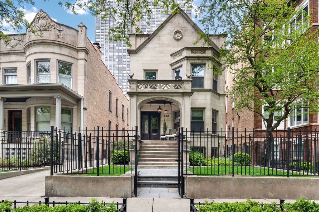 652 W Sheridan Road, Chicago, IL 60613 — exterior