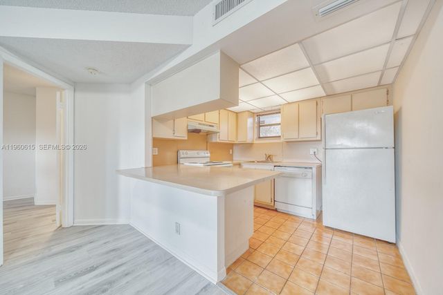 8290 Lake Dr 236, Doral, FL 33166