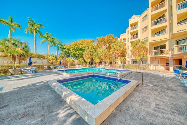 8290 Lake Dr 236, Doral, FL 33166