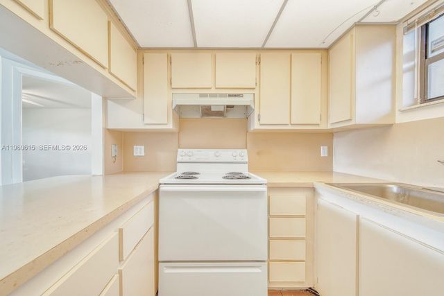 8290 Lake Dr 236, Doral, FL 33166