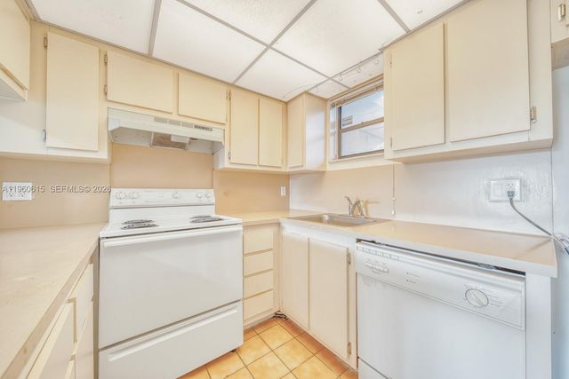 8290 Lake Dr 236, Doral, FL 33166