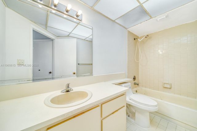 8290 Lake Dr 236, Doral, FL 33166