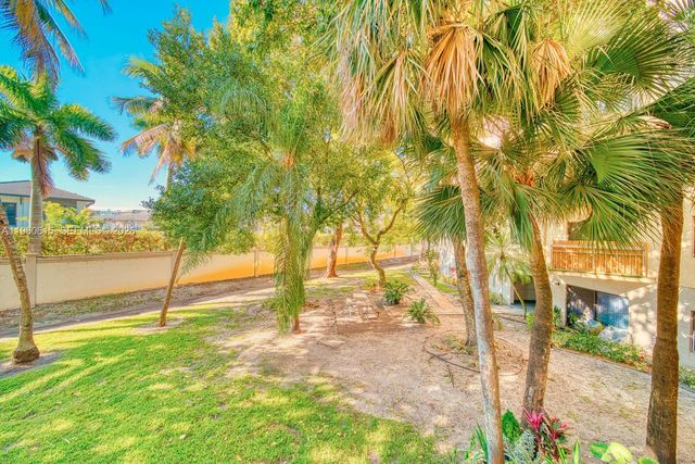 8290 Lake Dr 236, Doral, FL 33166