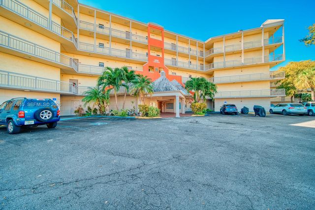 8290 Lake Dr 236, Doral, FL 33166