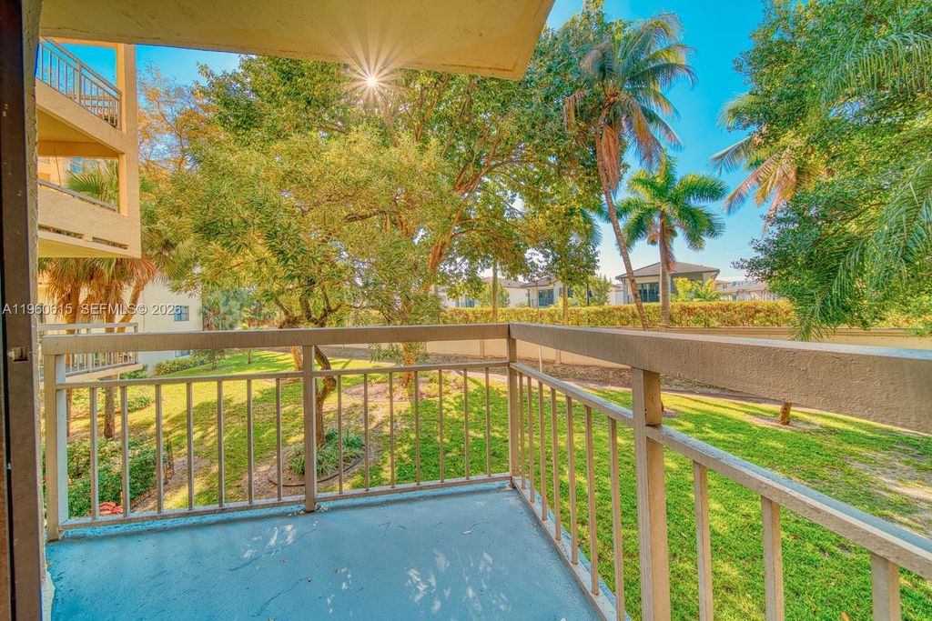 8290 Lake Dr 236, Doral, FL 33166