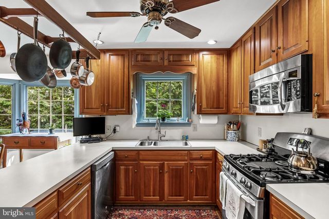181 FOXWOOD DR, Moorestown, NJ 08057