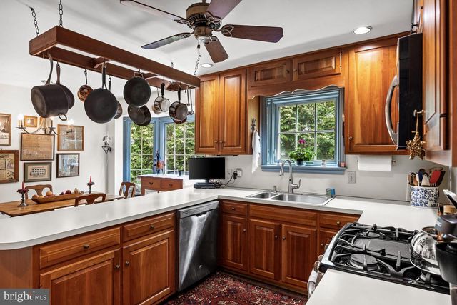181 FOXWOOD DR, Moorestown, NJ 08057