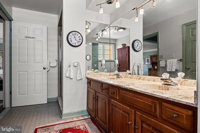 181 FOXWOOD DR, Moorestown, NJ 08057