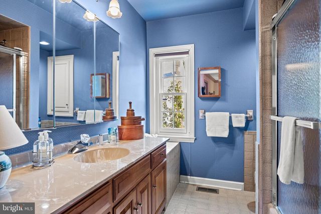 181 FOXWOOD DR, Moorestown, NJ 08057