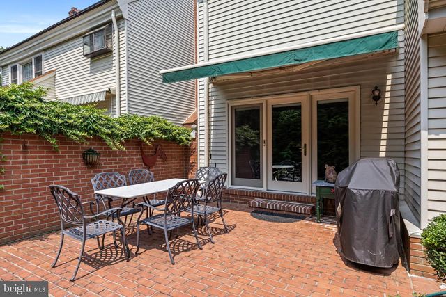 181 FOXWOOD DR, Moorestown, NJ 08057