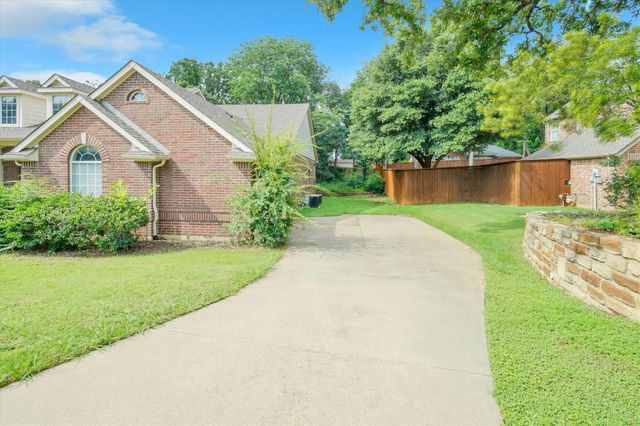 1918 Bridgestone Drive, Corinth, TX 76210