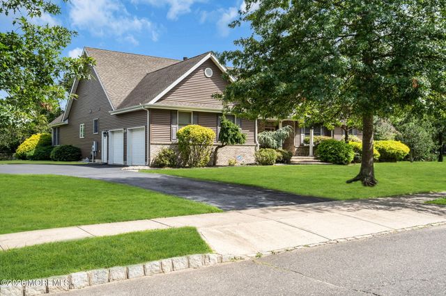 2303 Donna Dee Court, Toms River, NJ 08755