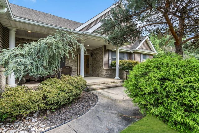 2303 Donna Dee Court, Toms River, NJ 08755