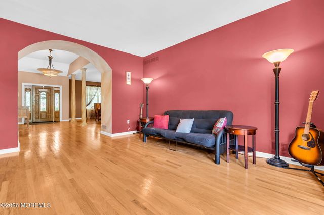 2303 Donna Dee Court, Toms River, NJ 08755