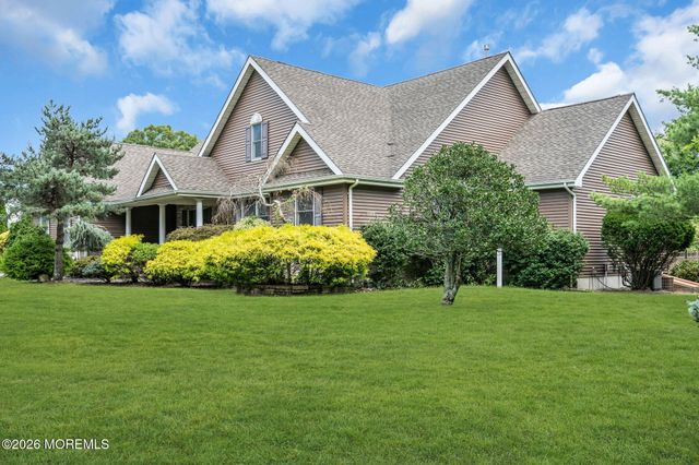 2303 Donna Dee Court, Toms River, NJ 08755