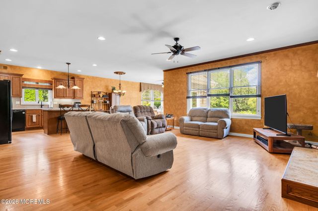 2303 Donna Dee Court, Toms River, NJ 08755