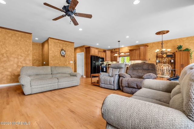 2303 Donna Dee Court, Toms River, NJ 08755