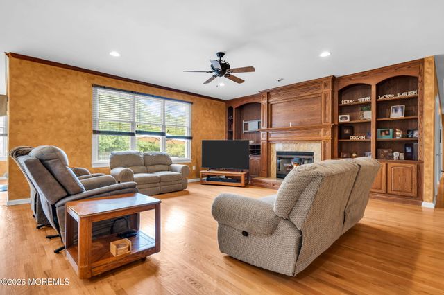 2303 Donna Dee Court, Toms River, NJ 08755
