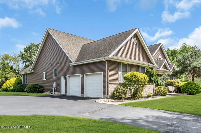 2303 Donna Dee Court, Toms River, NJ 08755