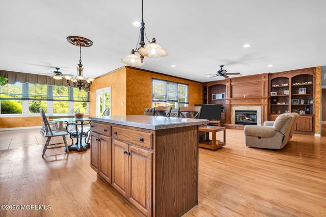 2303 Donna Dee Court, Toms River, NJ 08755