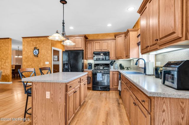 2303 Donna Dee Court, Toms River, NJ 08755