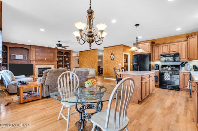 2303 Donna Dee Court, Toms River, NJ 08755