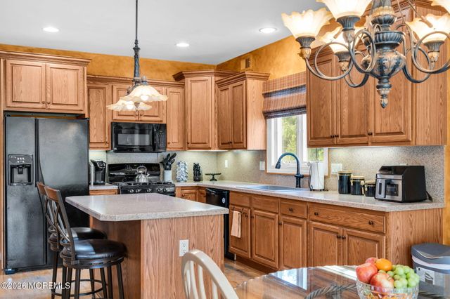2303 Donna Dee Court, Toms River, NJ 08755