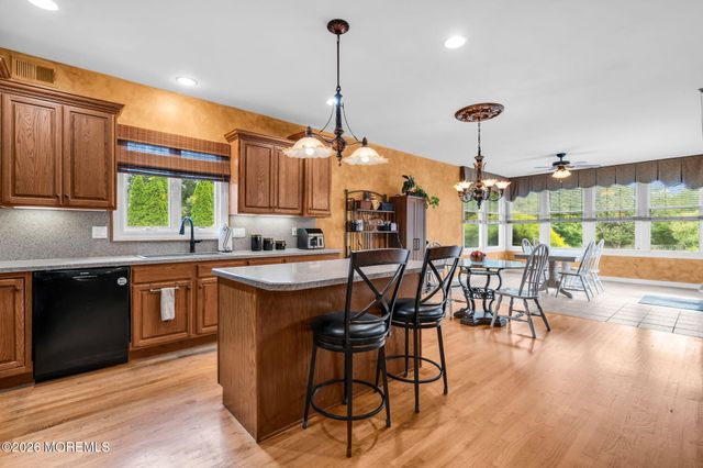 2303 Donna Dee Court, Toms River, NJ 08755