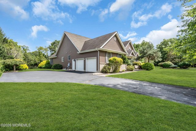 2303 Donna Dee Court, Toms River, NJ 08755