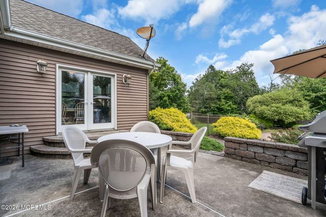 2303 Donna Dee Court, Toms River, NJ 08755