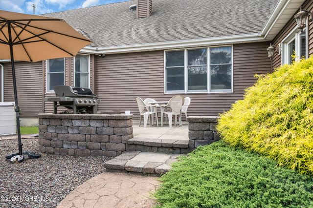 2303 Donna Dee Court, Toms River, NJ 08755