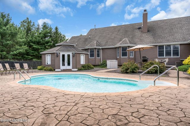 2303 Donna Dee Court, Toms River, NJ 08755