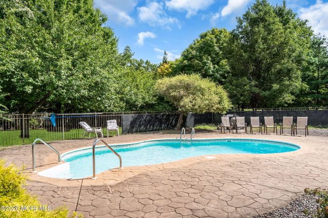 2303 Donna Dee Court, Toms River, NJ 08755