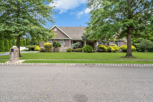 2303 Donna Dee Court, Toms River, NJ 08755
