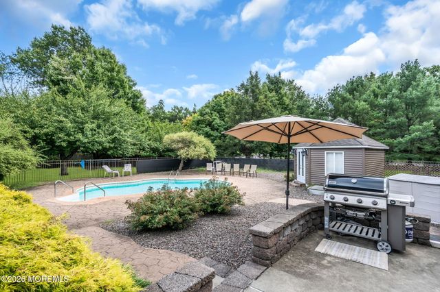 2303 Donna Dee Court, Toms River, NJ 08755