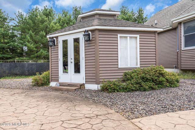 2303 Donna Dee Court, Toms River, NJ 08755