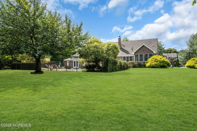 2303 Donna Dee Court, Toms River, NJ 08755