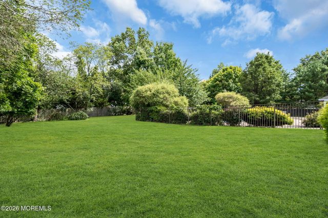 2303 Donna Dee Court, Toms River, NJ 08755