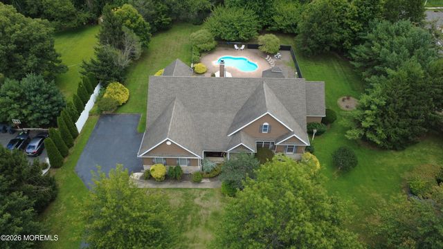 2303 Donna Dee Court, Toms River, NJ 08755