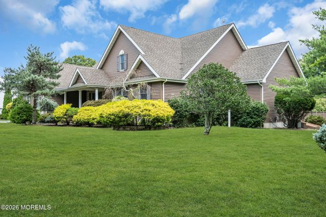 2303 Donna Dee Court, Toms River, NJ 08755