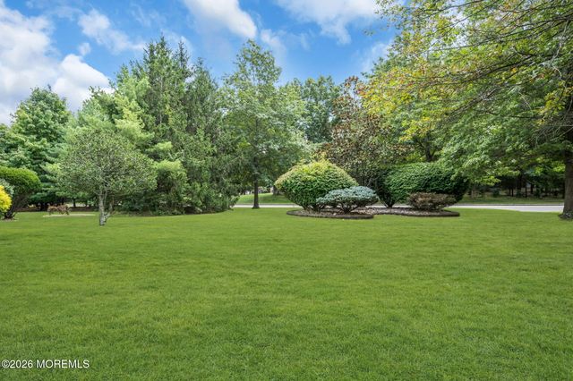 2303 Donna Dee Court, Toms River, NJ 08755