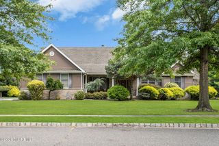 2303 Donna Dee Court, Toms River, NJ 08755