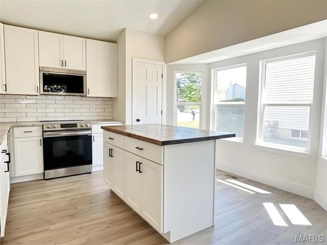 1262 Colby Drive, St Peters, MO 63376