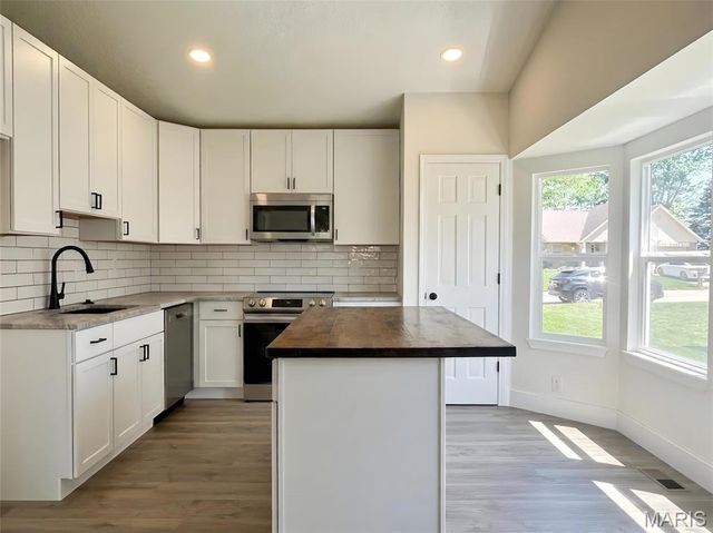 1262 Colby Drive, St Peters, MO 63376