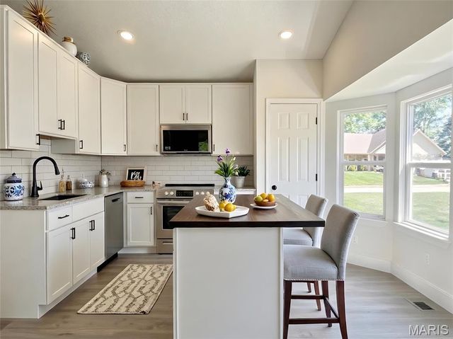 1262 Colby Drive, St Peters, MO 63376