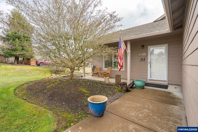 201 NW Howard Ln, Dallas, OR 97338