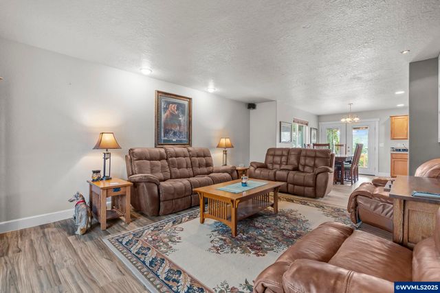 201 NW Howard Ln, Dallas, OR 97338