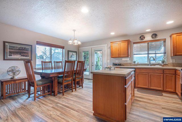 201 NW Howard Ln, Dallas, OR 97338