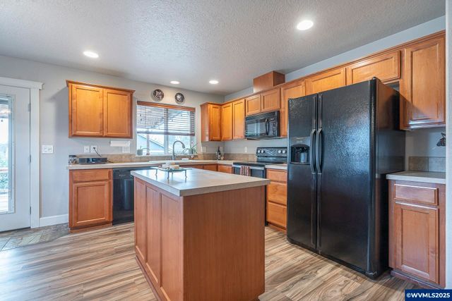 201 NW Howard Ln, Dallas, OR 97338