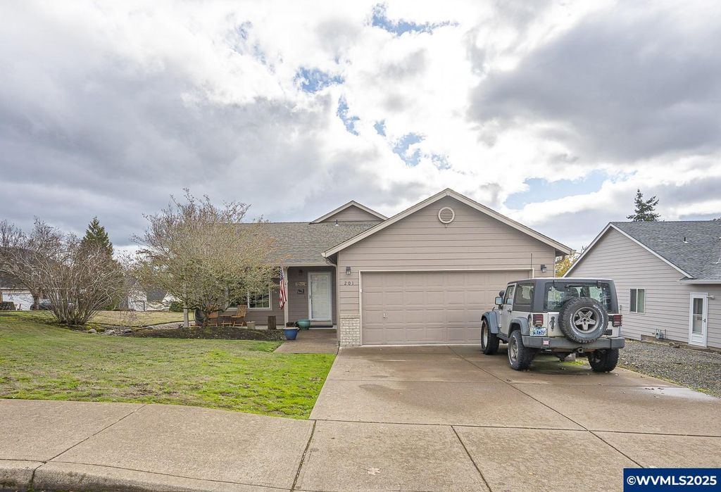 201 NW Howard Ln, Dallas, OR 97338